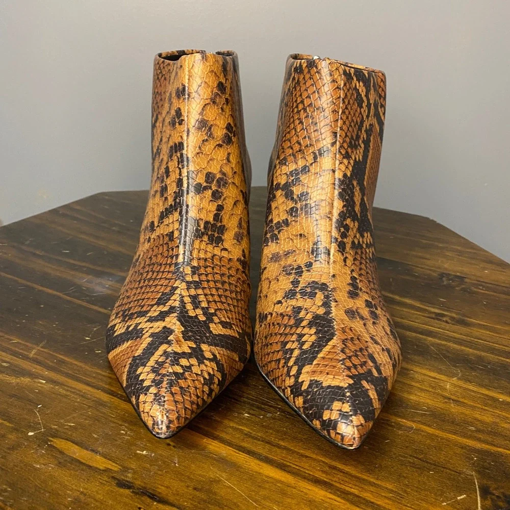 VHNY New York Women's Snake Print Pointed Toe Ankle Boots Block Heel Size 10‎